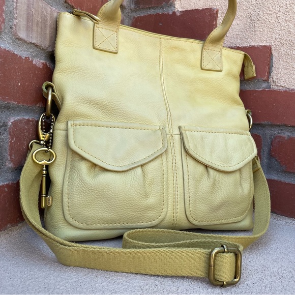 Fossil💛Genuine Leather Modern Cargo Foldover Crossbody Bag in Butter Yellow - Picture 4 of 15